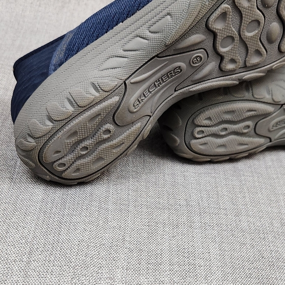 Skechers Slip-on Navy Blue Lightweight Walking Sneakers. 8 Women - Picture 9 of 10